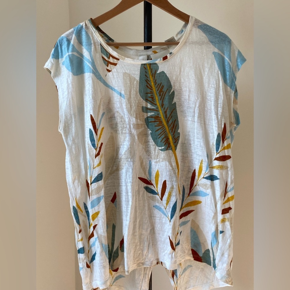 Cynthia Rowley White Linen Top with Blue and Red Leaf Print
